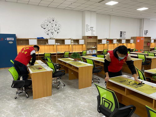 濟寧職業技術學院電子信息工程系聯想班開展志愿服務活動，為城市書屋提供信息技術咨詢服務